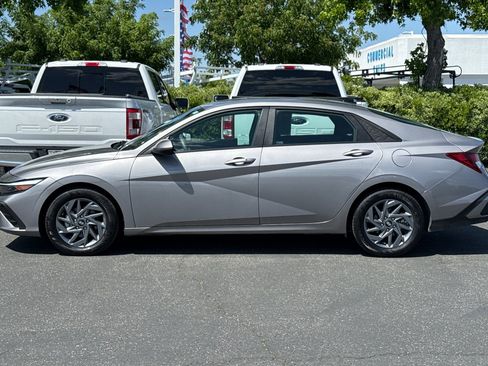 Used 2024 Hyundai Elantra SEL FWD image 7