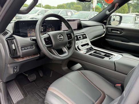 Used 2025 Nissan Armada SL AWD/4WD image 17