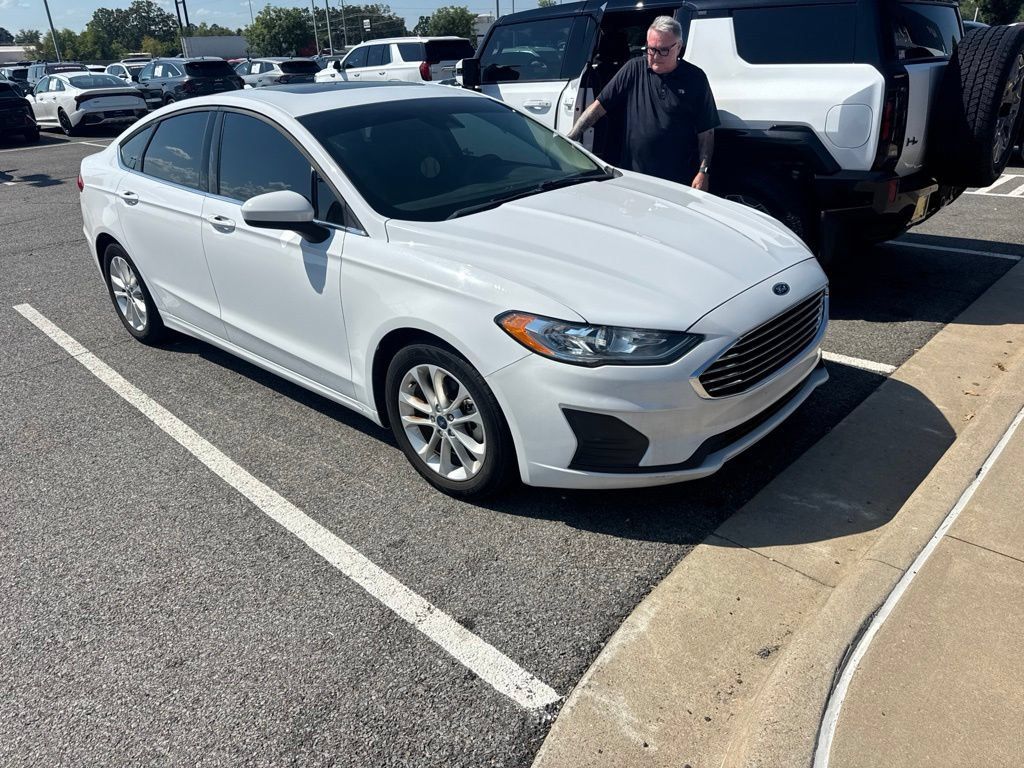 Used 2019 Ford Fusion SE FWD image 3