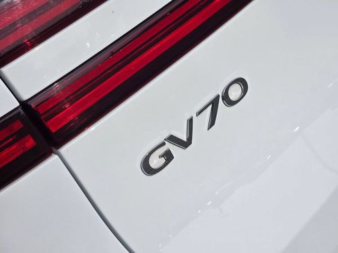 Used 2024 Genesis GV70 3.5T Sport w/ Sport Advanced Package AWD/4WD image 9