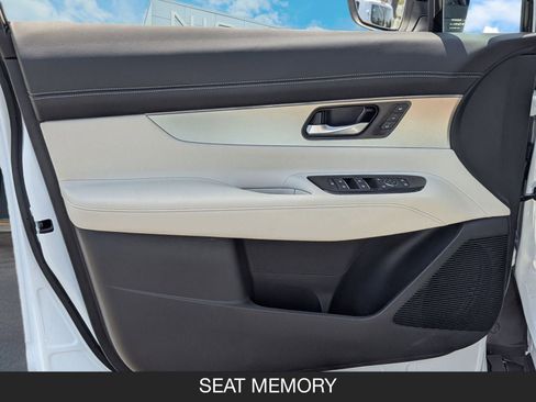 New 2025 Nissan Murano SL image 14