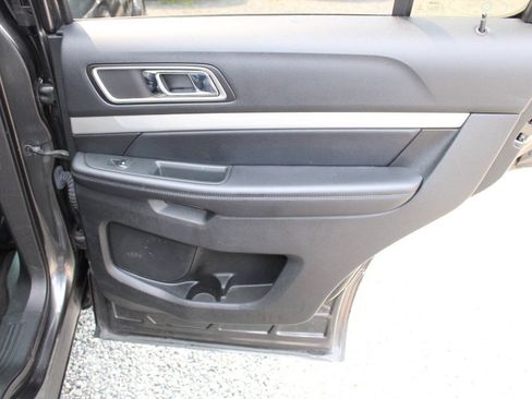 Used 2016 Ford Explorer XLT w/ Equipment Group 202A AWD/4WD image 25