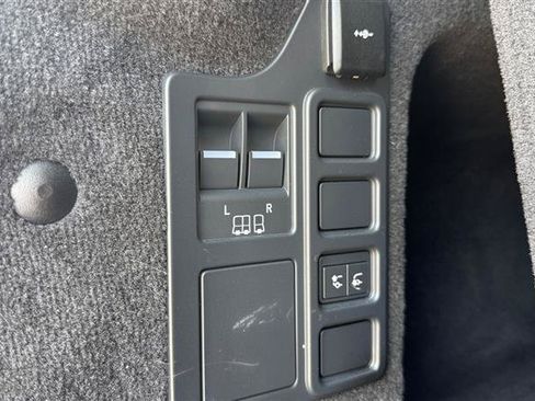 Used 2024 Land Rover Discovery Dynamic SE AWD/4WD image 27