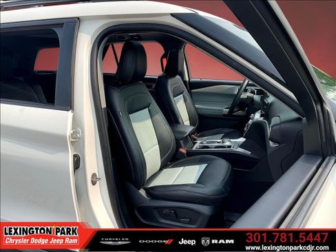 Used 2023 Ford Explorer XLT w/ Equipment Group 202A AWD/4WD image 29