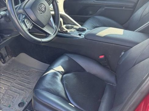 Used 2020 Toyota Camry XLE image 6