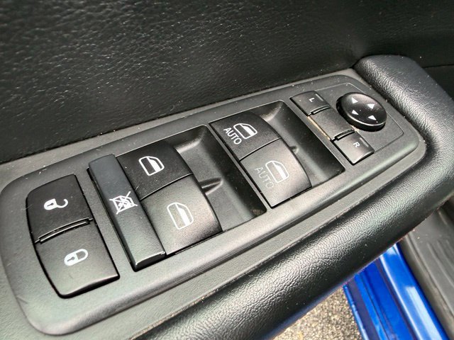 Used 2020 Chrysler Pacifica Touring-L FWD image 16