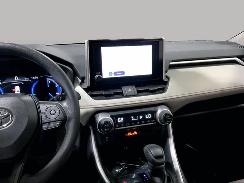 Used 2025 Toyota RAV4 XLE AWD/4WD image 7