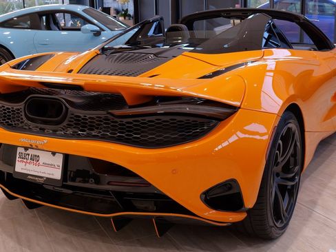 Used 2024 McLaren 750S Spider image 12