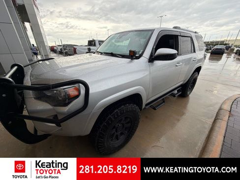 Used 2022 Toyota 4Runner SR5 RWD image 5