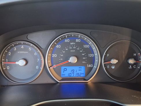 Used 2012 Hyundai Santa Fe SE FWD image 12