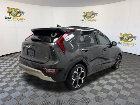Used 2024 Kia Niro SX Touring image 10