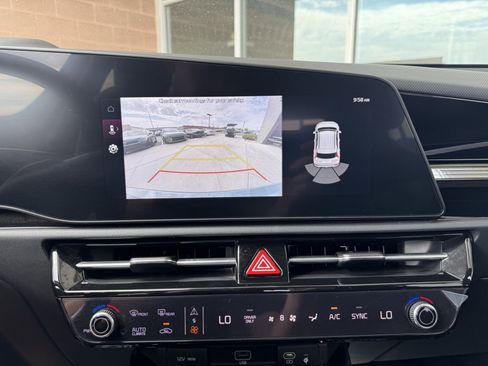 Used 2024 Kia Niro EX image 20