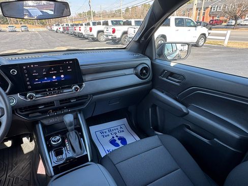 Used 2024 Chevrolet Colorado Trail Boss w/ Technology Package image 21
