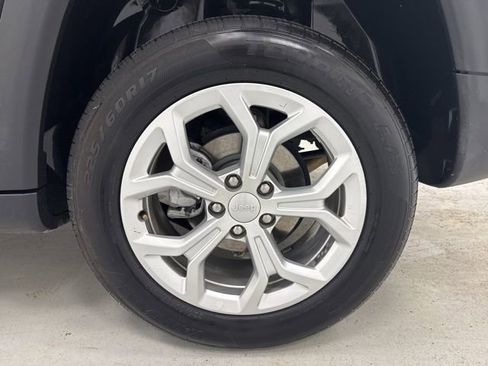 Used 2024 Jeep Compass Latitude AWD/4WD image 31