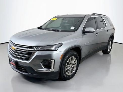 Used 2023 Chevrolet Traverse LT FWD image 3