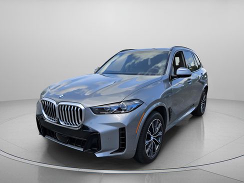 New 2026 BMW X5 xDrive50e w/ Executive Package image 2