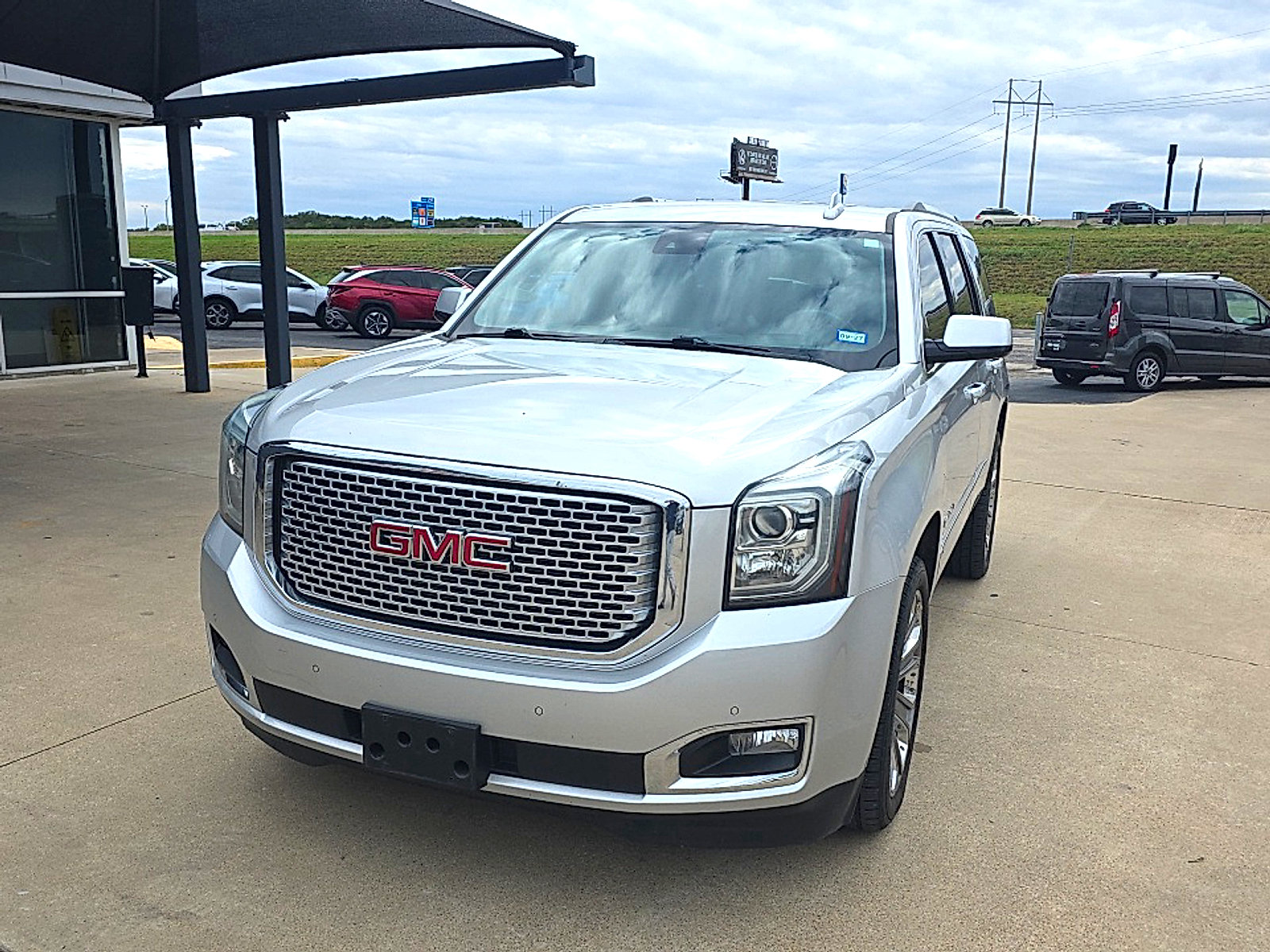 Used 2016 GMC Yukon Denali w/ Open Road Package RWD image 3