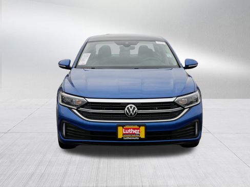 Used 2023 Volkswagen Jetta SEL image 2