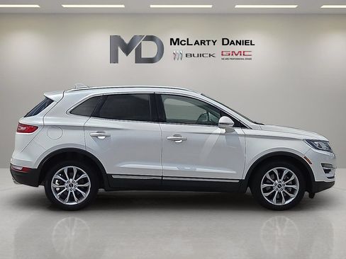 Used 2017 Lincoln MKC Select w/ Select Plus Package FWD image 15