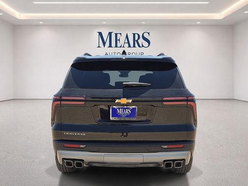 Used 2025 Chevrolet Traverse LT w/ Driver Confidence Package FWD image 4