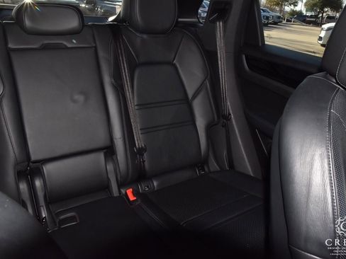 Used 2023 Porsche Cayenne image 12