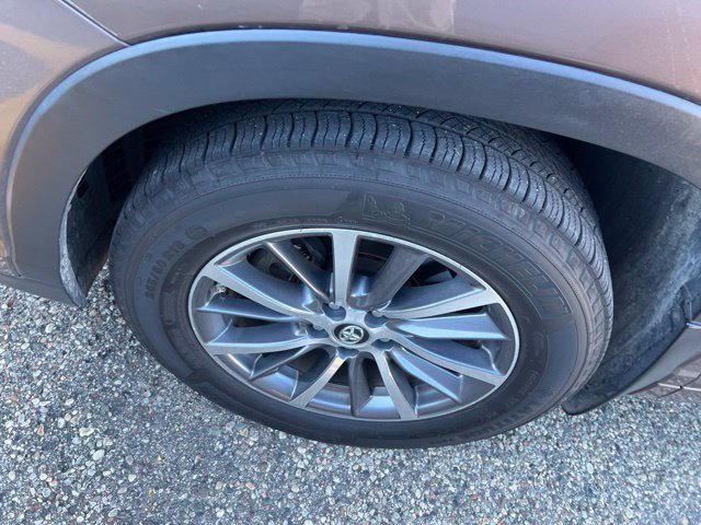 Used 2017 Toyota Highlander XLE AWD/4WD image 10