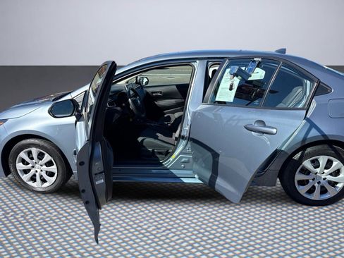 Used 2021 Toyota Corolla LE w/ Carpet Mat Package (TMS) FWD image 11