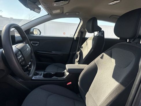 Used 2025 Kia K4 LXS image 41