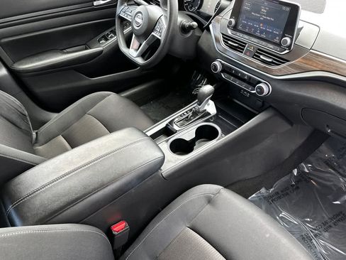 Used 2024 Nissan Altima 2.5 SV FWD image 15