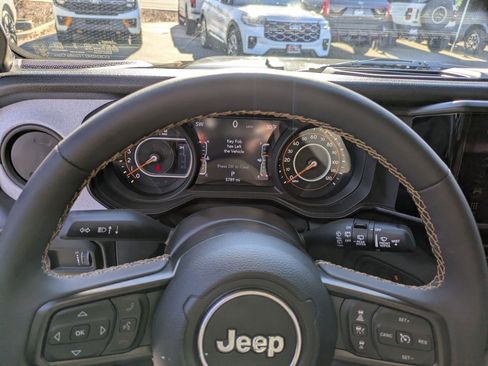 Used 2024 Jeep Wrangler Sport S image 19