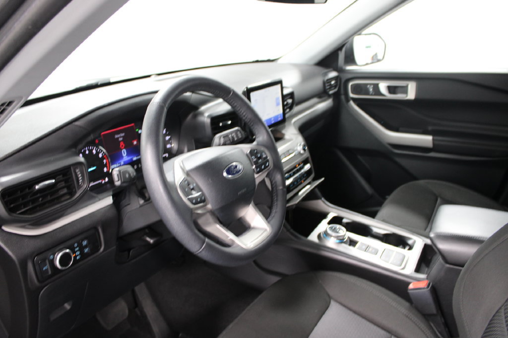 Used 2024 Ford Explorer XLT RWD image 16