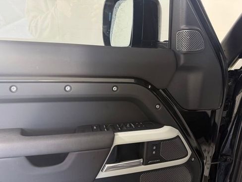 New 2024 Land Rover Defender 110 S image 27