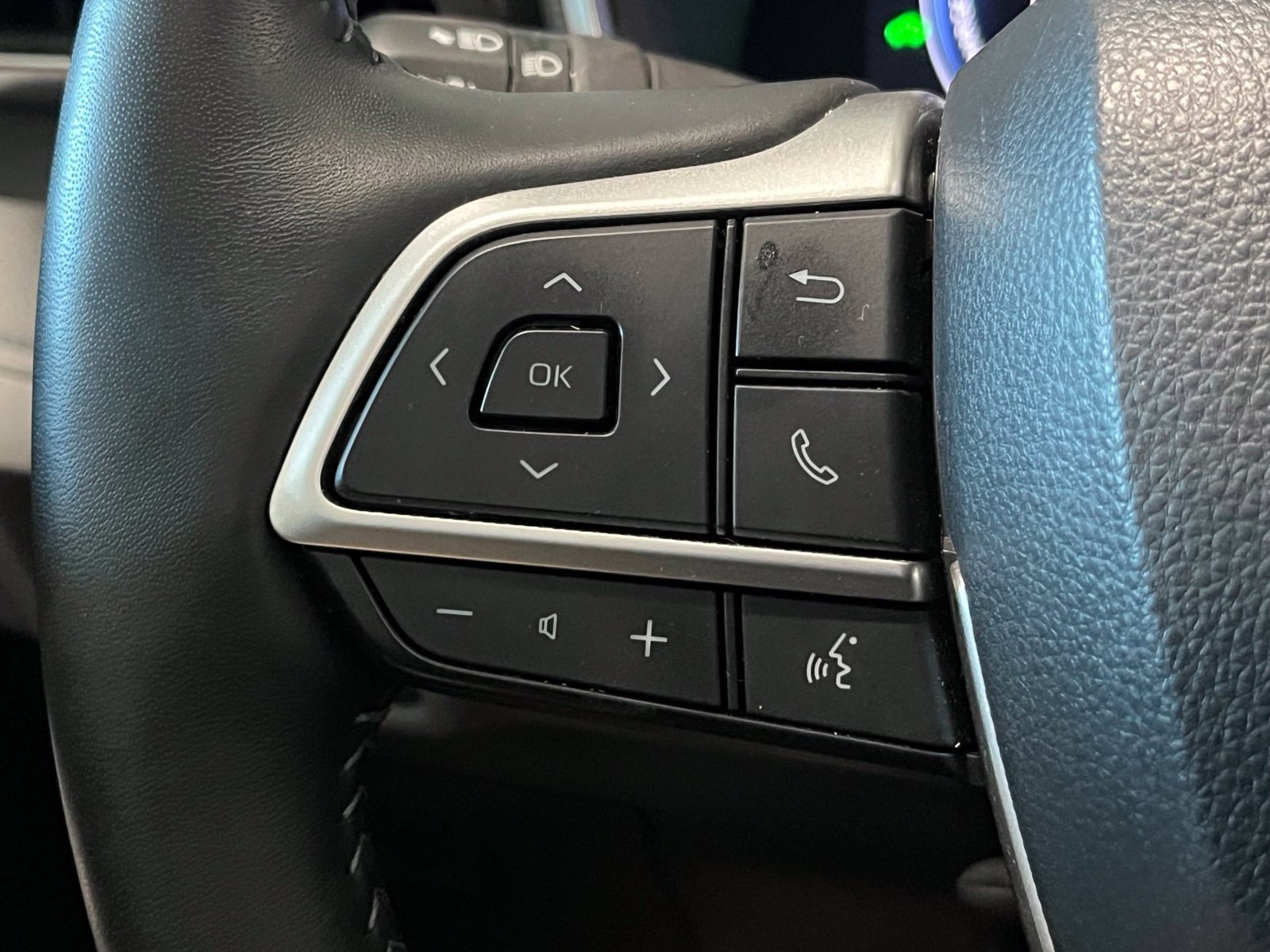 Used 2026 Toyota Highlander Limited AWD/4WD image 38