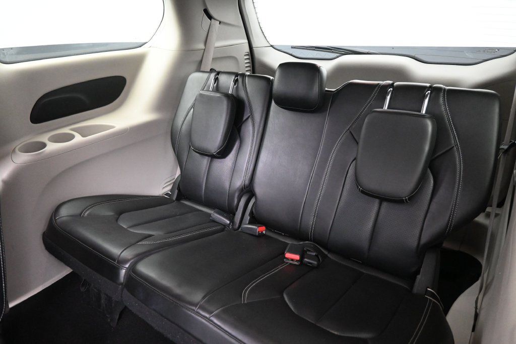 Used 2023 Chrysler Pacifica Touring-L FWD image 27