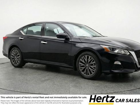 Used 2025 Nissan Altima 2.5 SV image 1
