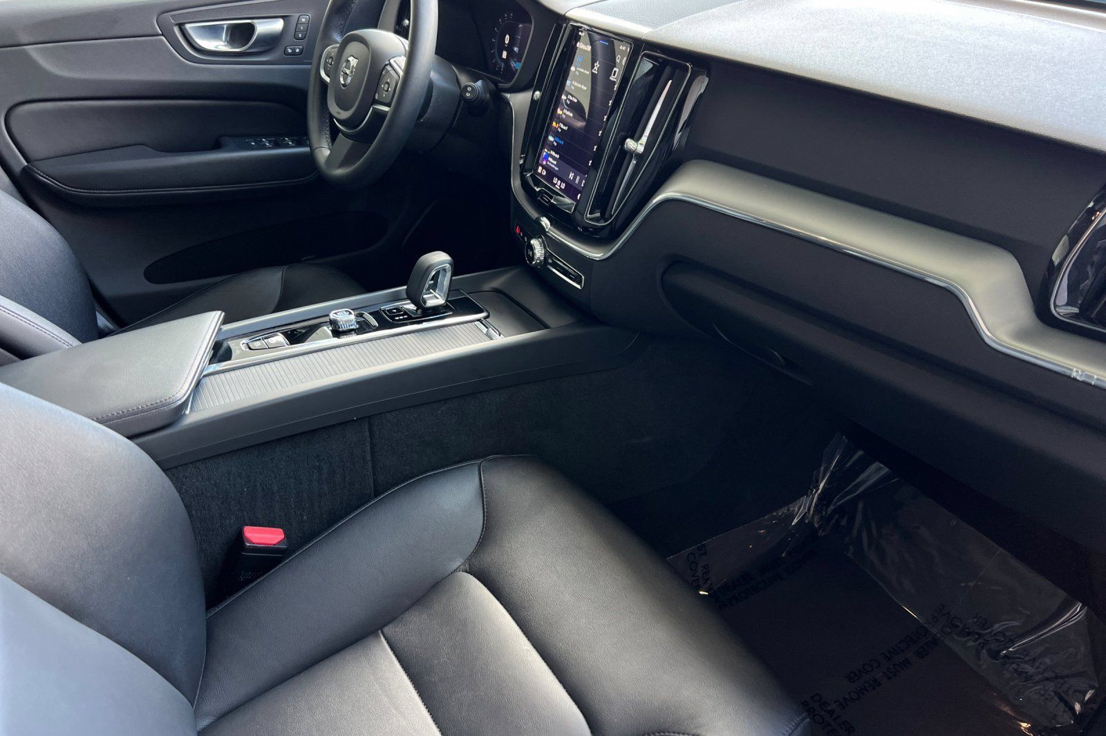 Used 2023 Volvo XC60 B5 Core FWD image 17