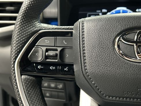 Used 2024 Toyota Tundra Platinum AWD/4WD image 17