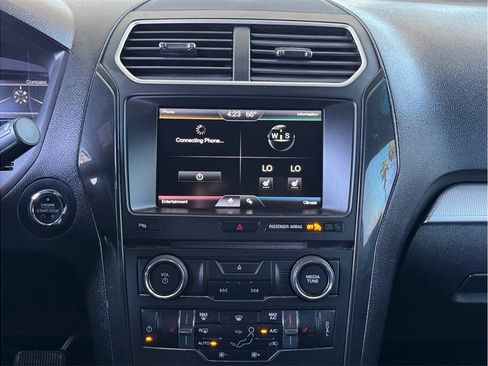 Used 2016 Ford Explorer XLT w/ Equipment Group 202A image 10