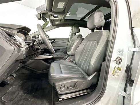 Used 2025 Audi Q4 e-tron Premium w/ Convenience Package image 4