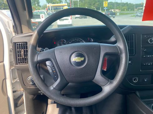 Used 2018 Chevrolet Express 3500 w/ Driver Convenience Package RWD image 8