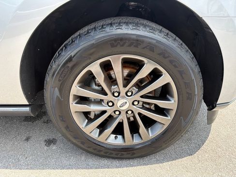 Used 2020 Ford Expedition Limited AWD/4WD image 15