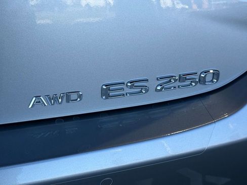 Used 2024 Lexus ES 250 w/ Premium Package AWD/4WD image 13