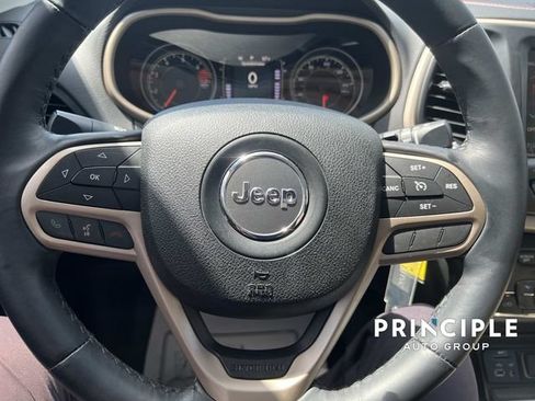 Used 2017 Jeep Cherokee Latitude w/ Safety/Convenience Group FWD image 18