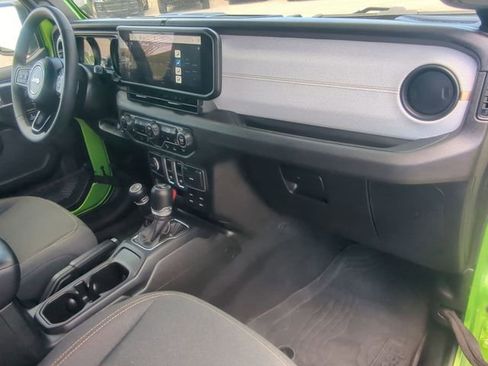 Used 2025 Jeep Wrangler Sport AWD/4WD image 25
