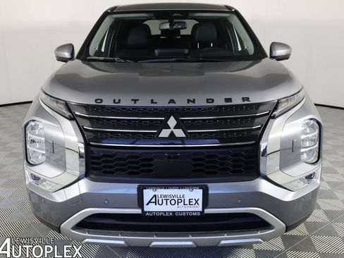 Used 2024 Mitsubishi Outlander SE AWD/4WD image 2
