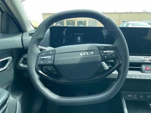 Used 2025 Kia K4 LXS image 31