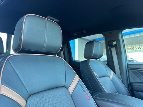 Used 2023 GMC Canyon AT4 w/ AT4 Premium Package AWD/4WD image 18