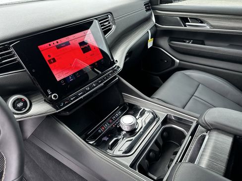 New 2024 Jeep Wagoneer L Series III w/ Convenience Group I image 16