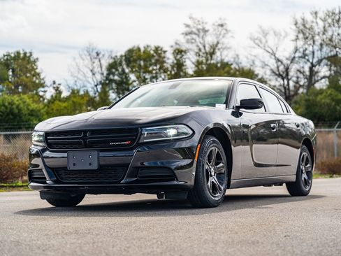 Used 2023 Dodge Charger SXT image 3