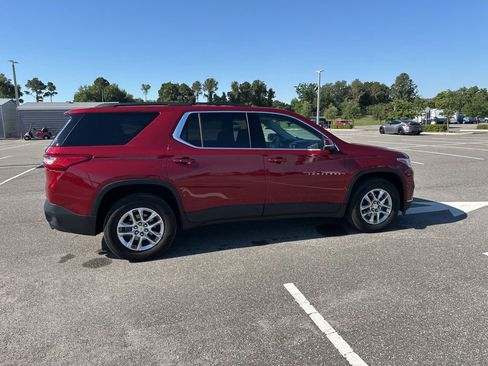 Used 2021 Chevrolet Traverse LT FWD image 3